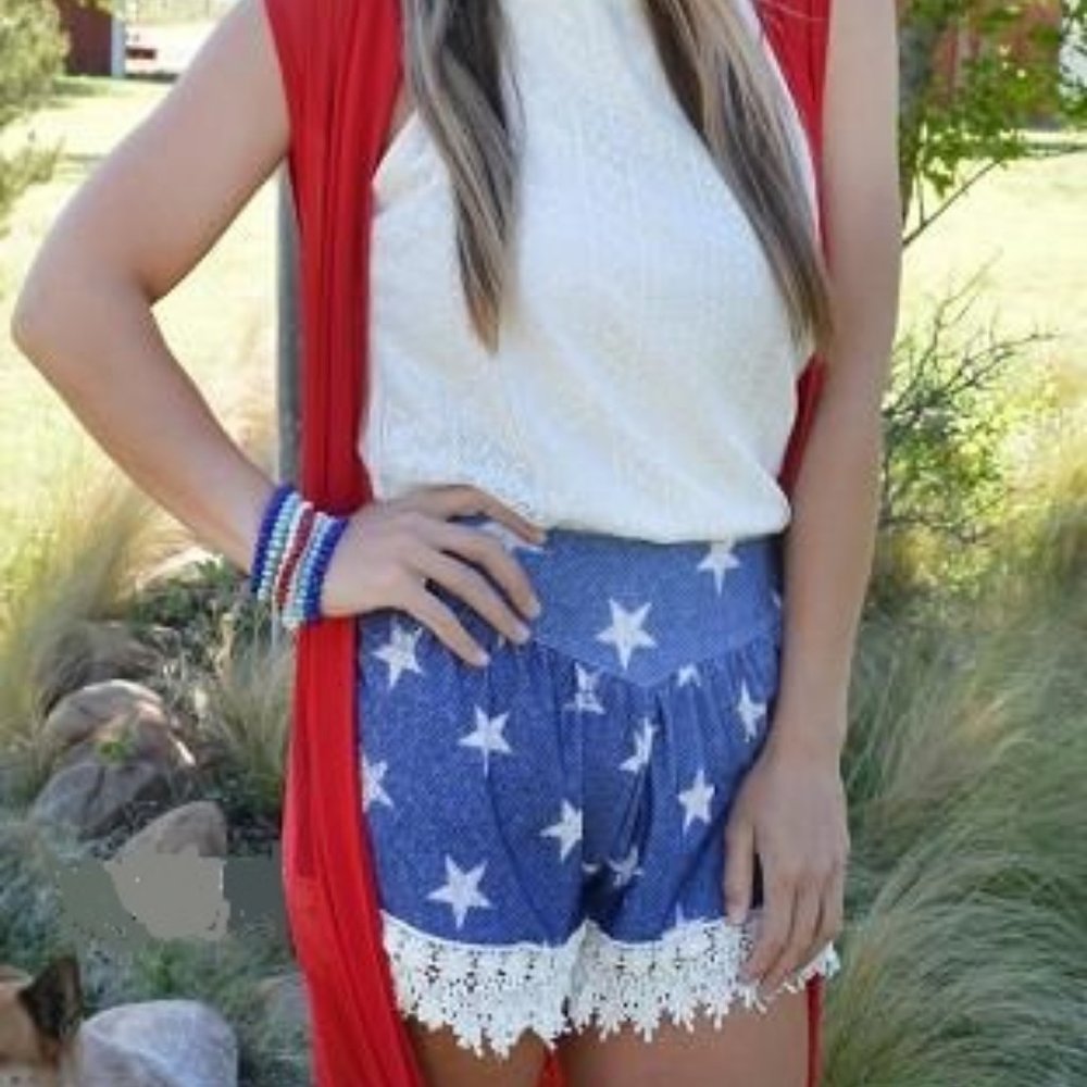 STAR SHORTS WITH ELEGANT LACE TRIM - Picture 4 of 5